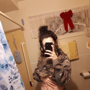 Meet your Posher, Valerie